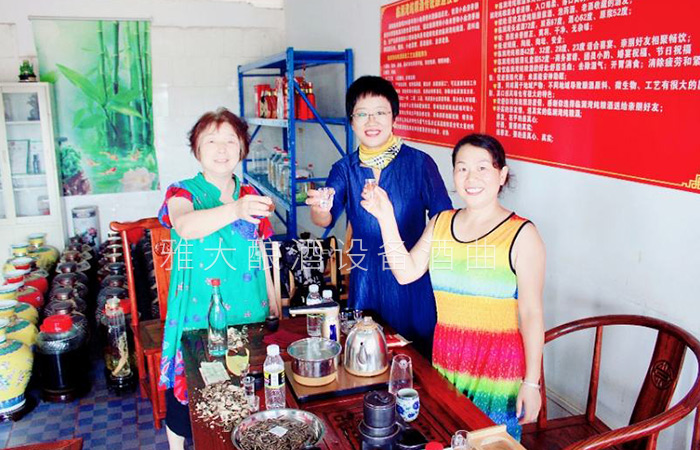 雅大釀酒設備廠家釀酒國匠親自指導的黃莉萍，如今做得怎么樣了23