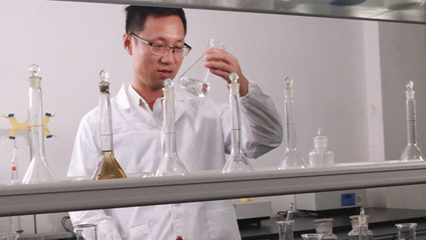 用白酒釀酒設(shè)備做酒，一定要知道品評(píng)與勾調(diào)的關(guān)系