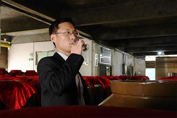 雅大白酒釀酒設備品酒師