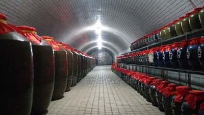 用白酒生產(chǎn)設(shè)備做窖藏酒，怎樣儲存才能保證不“跑酒”？