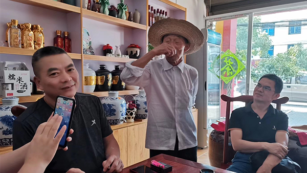 用蒸餾釀酒設(shè)備開酒坊，怎樣才能留住更多回頭客？