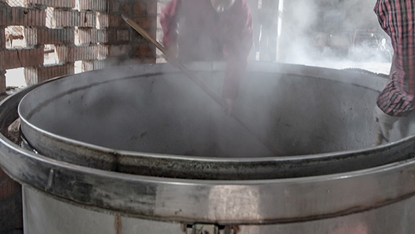 時隔三年，再次考察雅大不銹鋼釀酒設備，卻為酒坊擴大規(guī)模