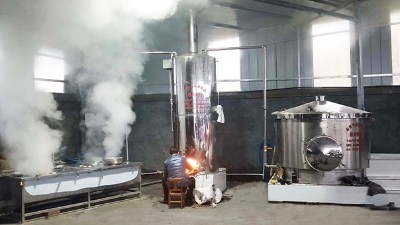 大酒廠在選擇大型釀酒設(shè)備時要注意什么？怎樣避坑？