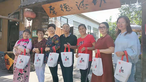 用小型酒廠釀酒設(shè)備開酒廠，怎樣積累人脈？