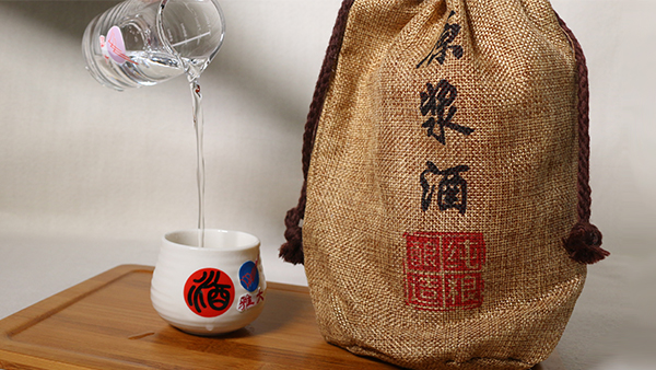 用小型釀酒設(shè)備釀造的白酒，為什么能品出花果香？