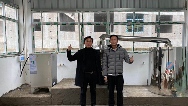 引進(jìn)烤酒設(shè)備開發(fā)刺梨酒，將刺梨變成脫貧致富“金果果”