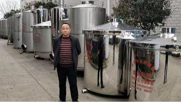 當(dāng)?shù)匾院裙磧毒茷橹?，用白酒生產(chǎn)設(shè)備釀酒創(chuàng)業(yè)應(yīng)該這樣做市場(chǎng)