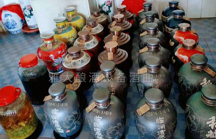 春節(jié)備貨大戰(zhàn)打響，用做酒設(shè)備釀酒的純糧酒坊已進入賣酒高峰 2