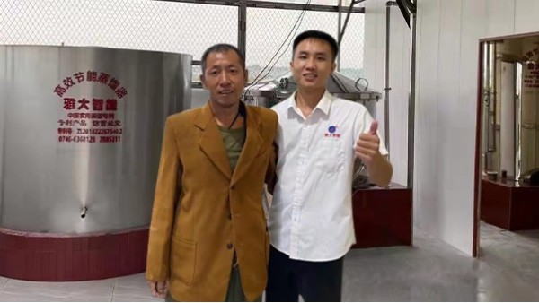 轉(zhuǎn)行釀酒不懂技術(shù)，雅大大型釀酒設(shè)備彭老師多次上門指導(dǎo)