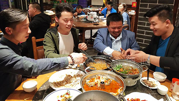 月圓中秋i憶家人！用蒸汽釀酒設(shè)備釀酒創(chuàng)業(yè)長久陪伴家人