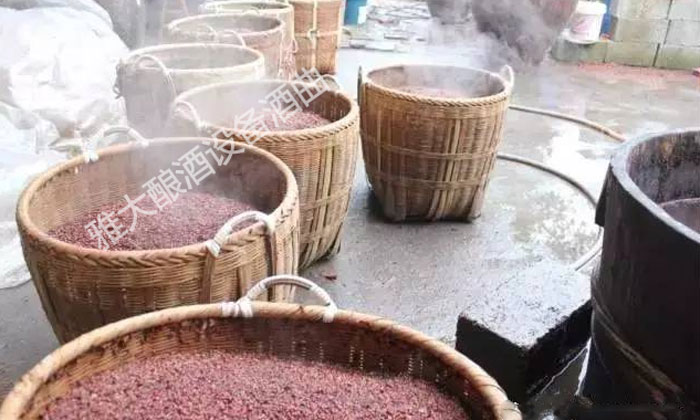 4.23傳統(tǒng)酒坊釀出來(lái)的高粱酒口感好，但品種單一