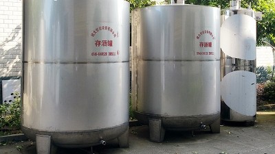 茅臺鎮(zhèn)一儲酒罐破裂損失幾十萬，不銹鋼儲酒罐到底怎么選？