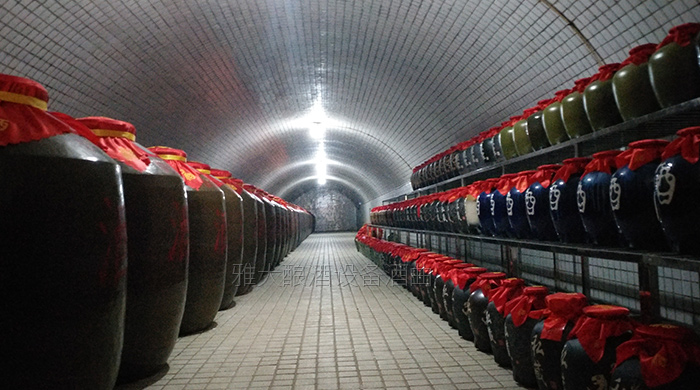起窖藏著大學(xué)問(wèn)，用烤酒設(shè)備做固態(tài)酒的你一定要知道