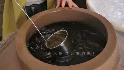 什么是固態(tài)法白酒？很多用蒸餾釀酒設(shè)備做酒的老師傅都不知情