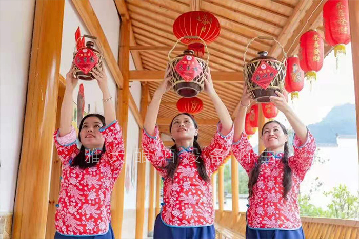 從廚師到釀酒師，用蒸餾釀酒設(shè)備釀出美酒，釀出紅火日子