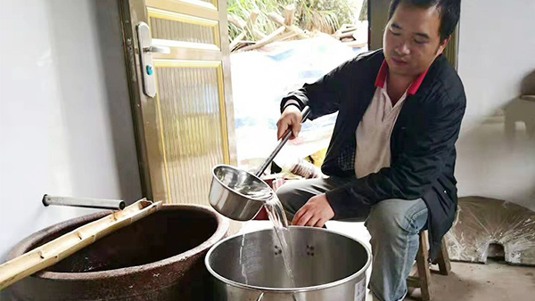 從廚師到釀酒師，用蒸餾釀酒設(shè)備釀出美酒，釀出紅火日子