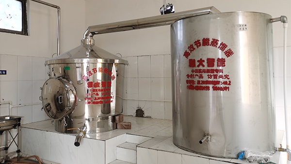 用小型酒廠釀酒設(shè)備開酒坊，每斤酒的成本大概是多少？