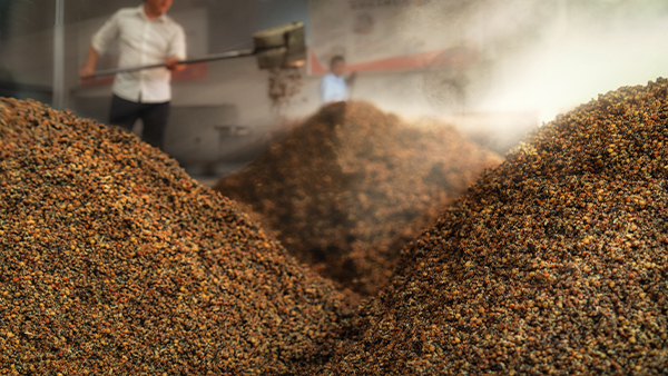 雅大酒曲+清香大曲雙曲釀酒工藝，提升酒的香氣和層次