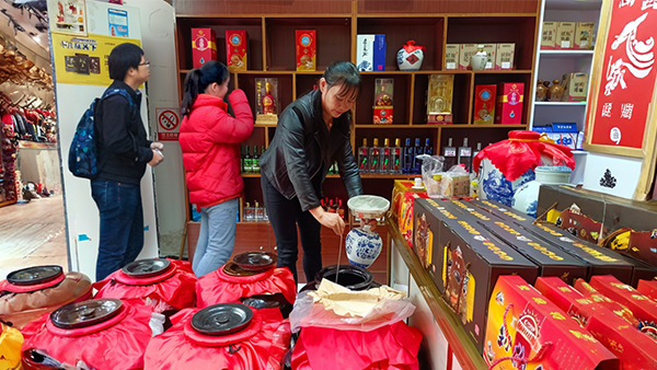 為什么這么多人喜歡喝白酒釀酒設(shè)備釀造的清香型白酒？