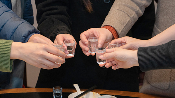 過年聚會，在酒桌上你們喜歡喝高度酒還是低度酒？