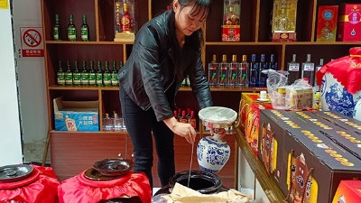 用熟料釀酒設(shè)備開家酒坊現(xiàn)蒸現(xiàn)賣，怎樣選址你清楚嗎