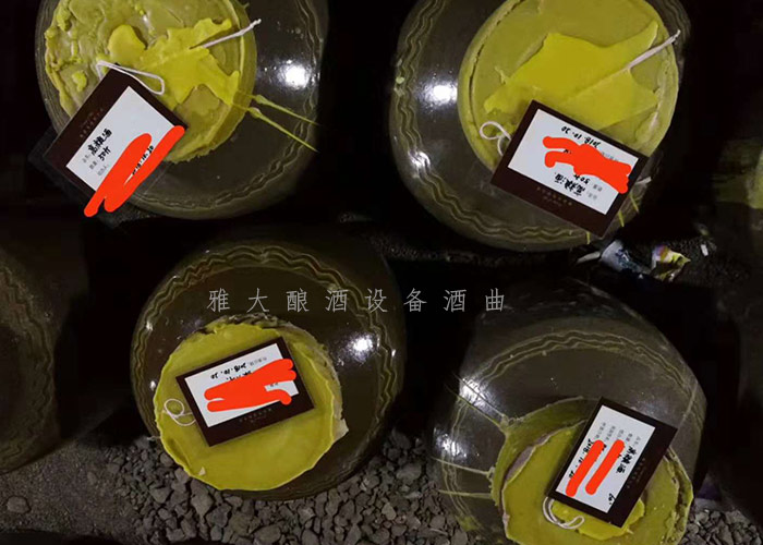 私人定制洞藏酒，每一壇上都寫上顧客的名字