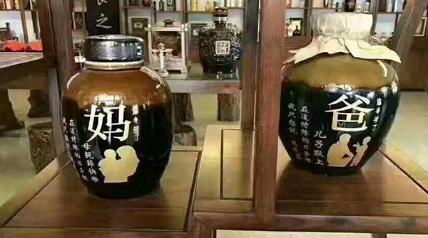 用大型釀酒設備做高粱酒，山西范姐做的節(jié)日定制酒別具一格！