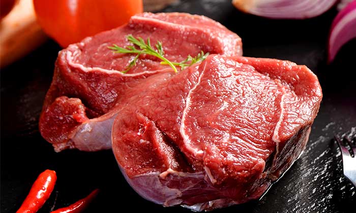 酒糟喂牛肉質(zhì)好，賣價高